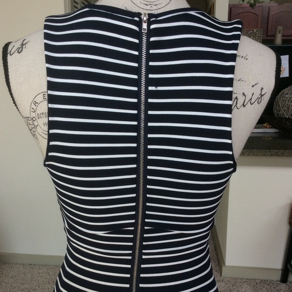 💙 NWOT LuLu’s Striped Dress 💙 - Picture 5 of 7
